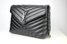 Carica l&#39;immagine nel visualizzatore di Gallery, Saint Laurent Lou Lou Medium nera hw silver
