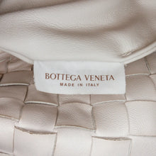 Carica l&#39;immagine nel visualizzatore di Gallery, Bottega Veneta Mini Jodie bianca
