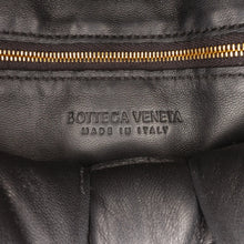 Carica l&#39;immagine nel visualizzatore di Gallery, Bottega Veneta 
Padded Cassette nera
