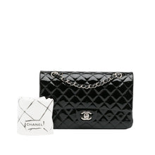 Carica l&#39;immagine nel visualizzatore di Gallery, Chanel Medium Classic Patent Double Flap in vernice nera
