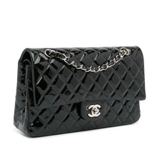 Carica l&#39;immagine nel visualizzatore di Gallery, Chanel Medium Classic Patent Double Flap in vernice nera
