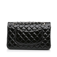 Carica l&#39;immagine nel visualizzatore di Gallery, Chanel Medium Classic Patent Double Flap in vernice nera
