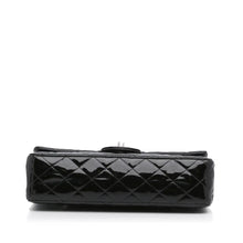 Carica l&#39;immagine nel visualizzatore di Gallery, Chanel Medium Classic Patent Double Flap in vernice nera
