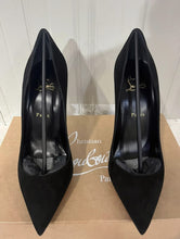 Carica l&#39;immagine nel visualizzatore di Gallery, Christian Louboutin So Kate in suede nere
